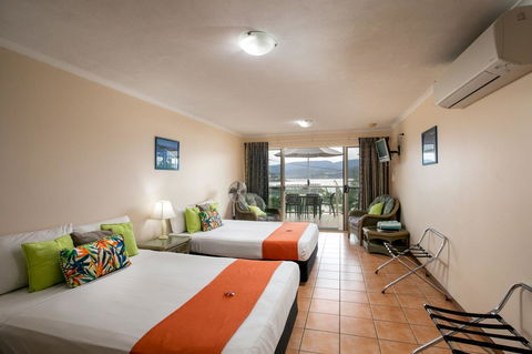 Sunlit Waters Studio Apartments - 1 Gold Coast 23