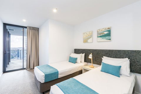 Boardwalk Burleigh Beach - Official - Gold Coast 4U 10
