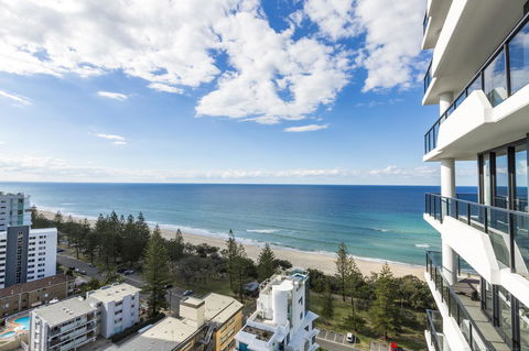 Boardwalk Burleigh Beach - Official - Gold Coast 4U 27