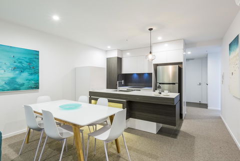 Boardwalk Burleigh Beach - Official - Gold Coast 4U 8