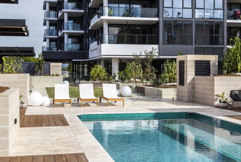 Boardwalk Burleigh Beach - Official - Gold Coast 4U 3
