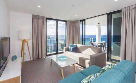 Boardwalk Burleigh Beach - Official - Gold Coast 4U 1
