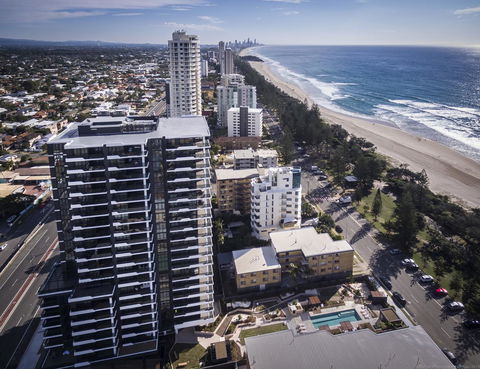 Boardwalk Burleigh Beach - Official - Gold Coast 4U 41