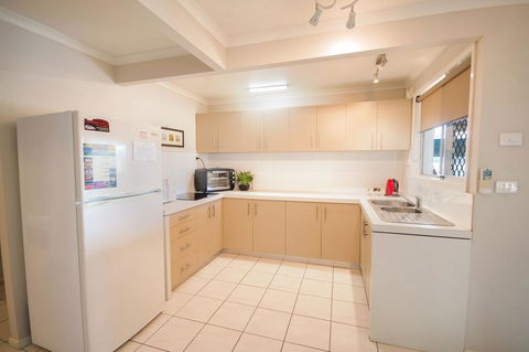 Airlie Apartments - 1 Gold Coast 6