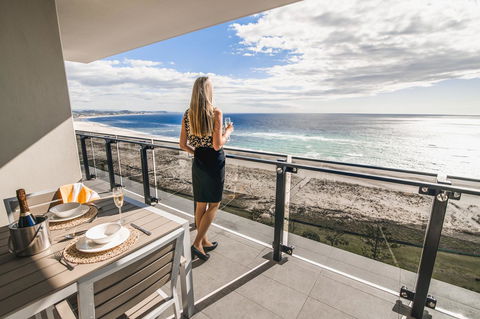 Iconic Kirra Beach Resort - Gold Coast 4U 0