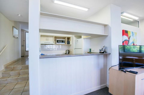 Tiki Hotel Apartments Surfers Paradise - Accommodation Gold Coast 9