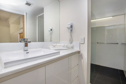 Tiki Hotel Apartments Surfers Paradise - Accommodation Gold Coast 5