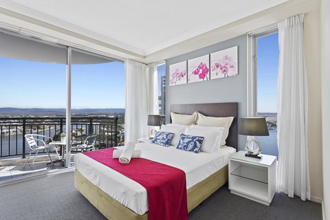 Beach Stay - Ocean & Riverview Resort Chevron Renaissance Central Surfers Paradise - Accommodation Gold Coast 8