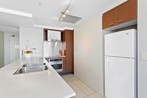 Beach Stay - Ocean & Riverview Resort Chevron Renaissance Central Surfers Paradise - Accommodation Gold Coast 5