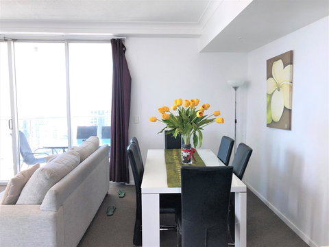 Beach Stay - Ocean & Riverview Resort Chevron Renaissance Central Surfers Paradise - Accommodation Gold Coast 4