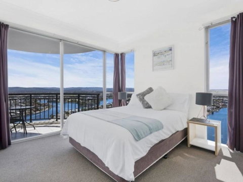 Beach Stay - Ocean & Riverview Resort Chevron Renaissance Central Surfers Paradise - Accommodation Gold Coast 1
