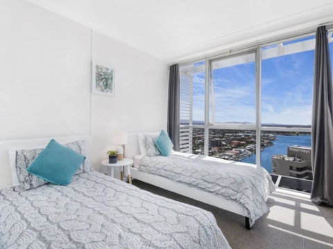Beach Stay - Ocean & Riverview Resort Chevron Renaissance Central Surfers Paradise - Accommodation Gold Coast 2