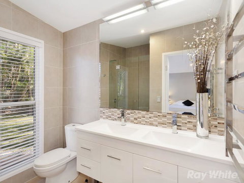 Beach House On Tradewinds Avenue - 1 Gold Coast 8