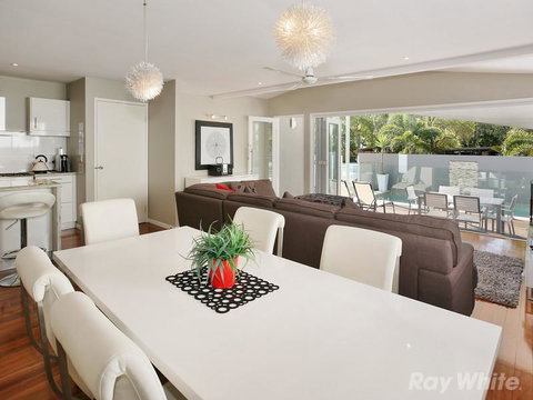 Beach House On Tradewinds Avenue - 1 Gold Coast 5