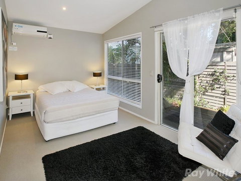Beach House On Tradewinds Avenue - 1 Gold Coast 7