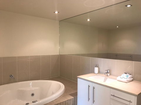 Proximity Waterfront Apartments - Accommodation Gold Coast 12