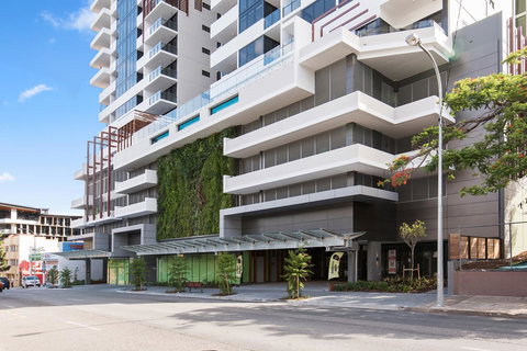 Ivy And Eve Apartments By CLLIX - Accommodation Gold Coast 2