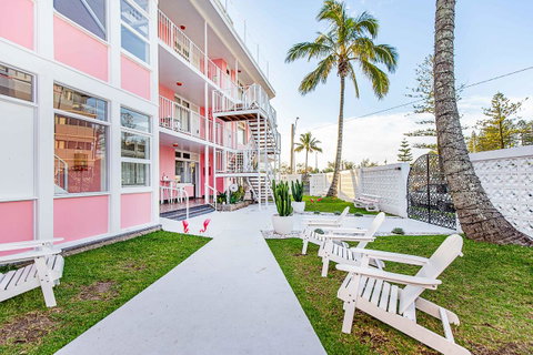 The Pink Hotel Coolangatta - Accommodation Gold Coast 2