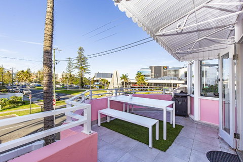The Pink Hotel Coolangatta - Accommodation Gold Coast 6