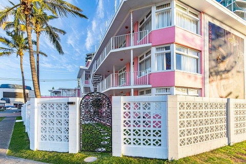 The Pink Hotel Coolangatta - Accommodation Gold Coast 1