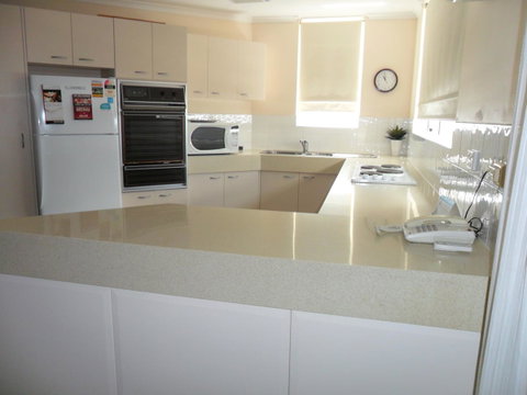 Grosvenor Beachfront Apartments Surfers Paradise - Accommodation Gold Coast 15