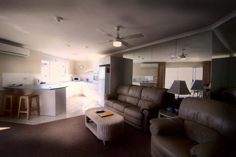 Grosvenor Beachfront Apartments Surfers Paradise - Accommodation Gold Coast 9