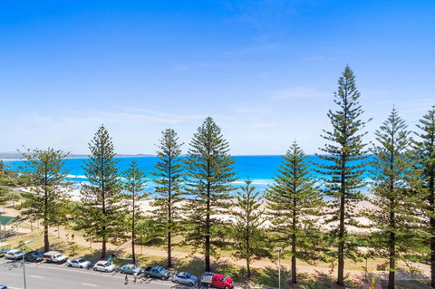 Columbia Beachfront Apartments On Rainbow Bay - Accommodation Gold Coast 40