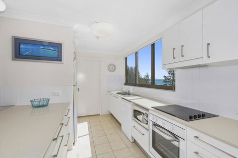 Columbia Beachfront Apartments On Rainbow Bay - Accommodation Gold Coast 35