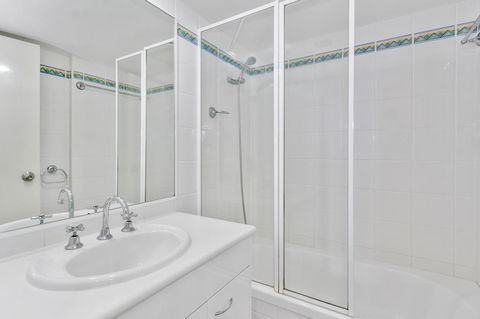 Columbia Beachfront Apartments On Rainbow Bay - Accommodation Gold Coast 37