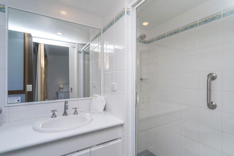 Columbia Beachfront Apartments On Rainbow Bay - Accommodation Gold Coast 16