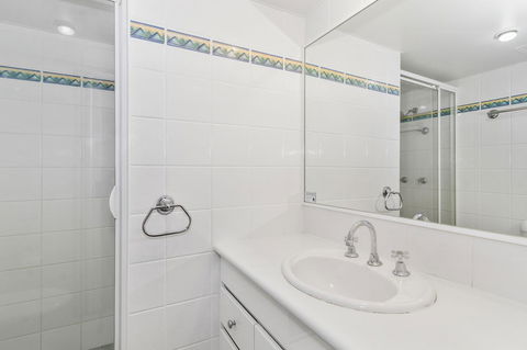 Columbia Beachfront Apartments On Rainbow Bay - Accommodation Gold Coast 31