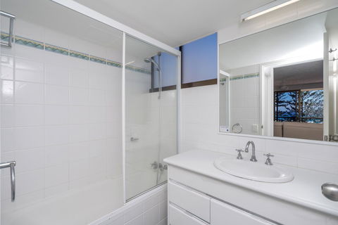 Columbia Beachfront Apartments On Rainbow Bay - Accommodation Gold Coast 9