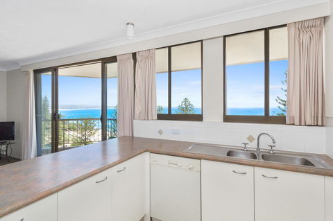 Columbia Beachfront Apartments On Rainbow Bay - Accommodation Gold Coast 38