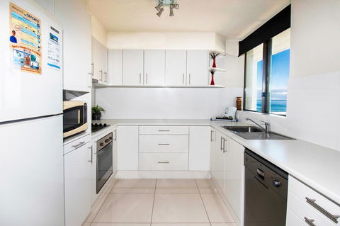 Seacrest Beachfront Apartments Surfers Paradise - Accommodation Gold Coast 23