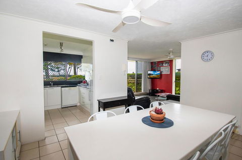 Seacrest Beachfront Apartments Surfers Paradise - Accommodation Gold Coast 14