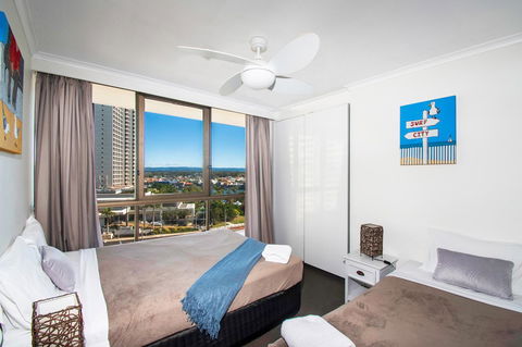 Seacrest Beachfront Apartments Surfers Paradise - Accommodation Gold Coast 3