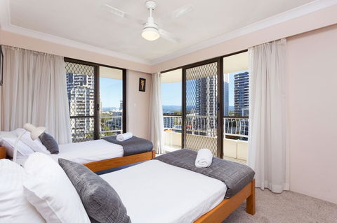 Capricornia Apartments - Gold Coast 4U 12