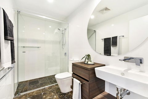 Qube Broadbeach Ocean View Apartments - Gold Coast 4U 1