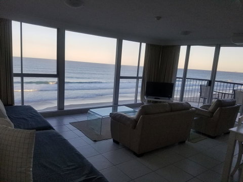 Golden Sands On The Beach - Absolute Beachfront Apartments - Accommodation Gold Coast 27