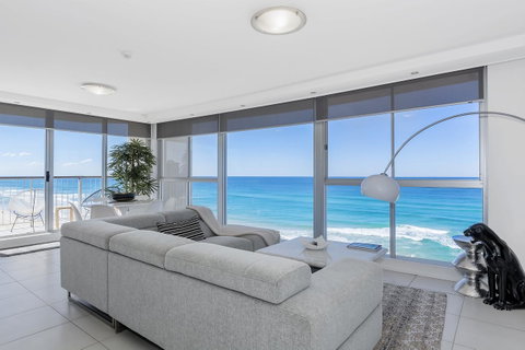 Golden Sands On The Beach - Absolute Beachfront Apartments - Accommodation Gold Coast 19