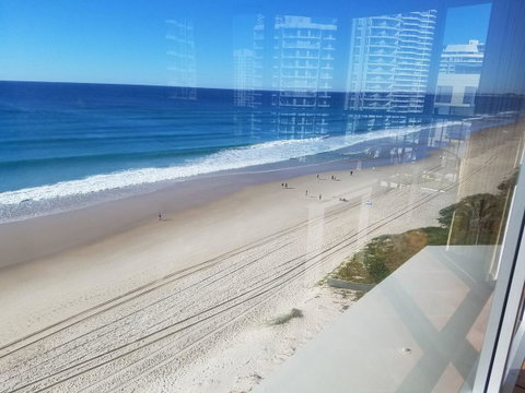 Golden Sands On The Beach - Absolute Beachfront Apartments - Accommodation Gold Coast 16