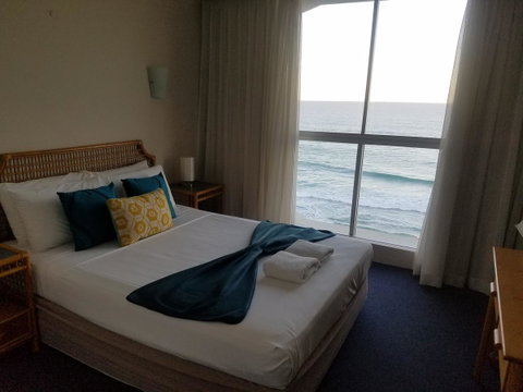Golden Sands On The Beach - Absolute Beachfront Apartments - Accommodation Gold Coast 26