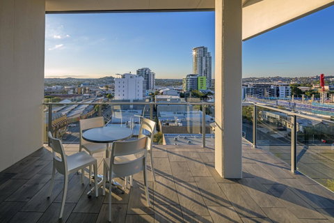 Direct Collective - Pavilion And Governor On Brookes - Accommodation Gold Coast 1
