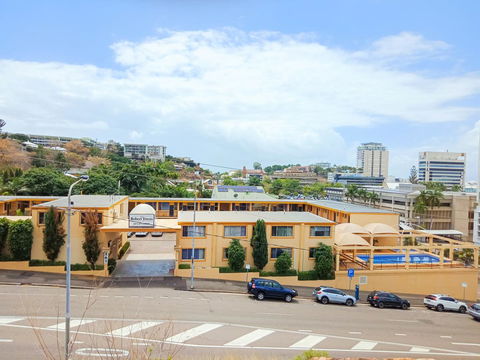 The Robert Towns - Accommodation Gold Coast 13
