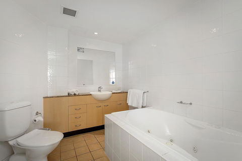 Kirra Beach Apartments - Gold Coast 4U 30