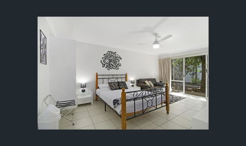 Bay Of Palms - Accommodation Gold Coast 26