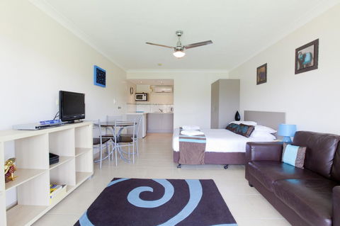 Bay Of Palms - Accommodation Gold Coast 40