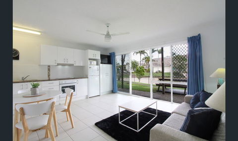 Bay Of Palms - Accommodation Gold Coast 22