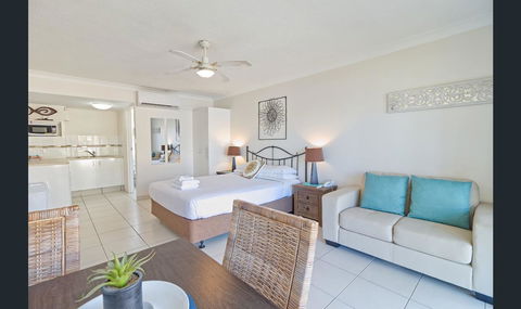 Bay Of Palms - Accommodation Gold Coast 8