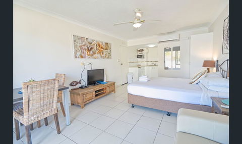 Bay Of Palms - Accommodation Gold Coast 10